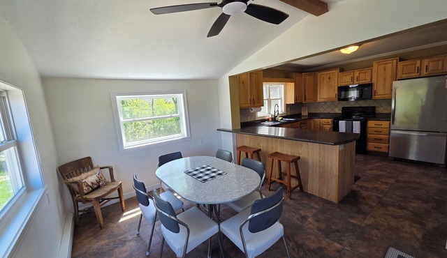 Lisbon, ND - Highland Heights Farmhouse. Private 17+ acres! 3 bed, 1 bath