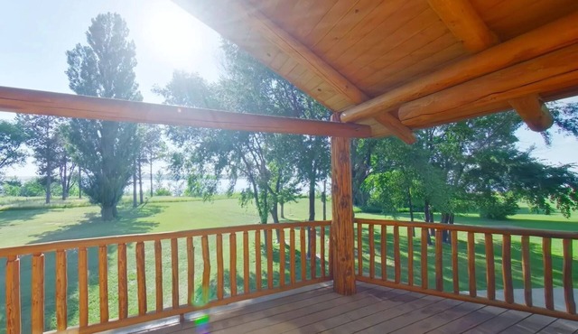 Little Beaver Cabin -Rustic Riverfront Retreat near Linton, 1 hour from Bismarck