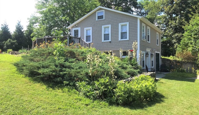 Little Farmhouse Cottage - Country Near the Coast