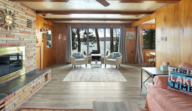 Little Glen Lake 3 bedroom, 2 bath, Air Conditioning, Great Swimming & Fishing