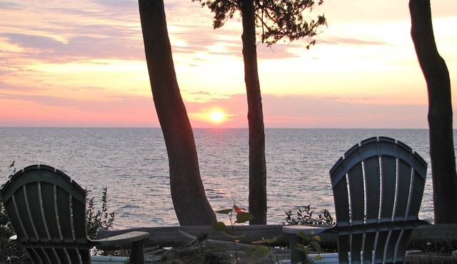 Little House on the Bay---Door County Retro Style Spectacular water views