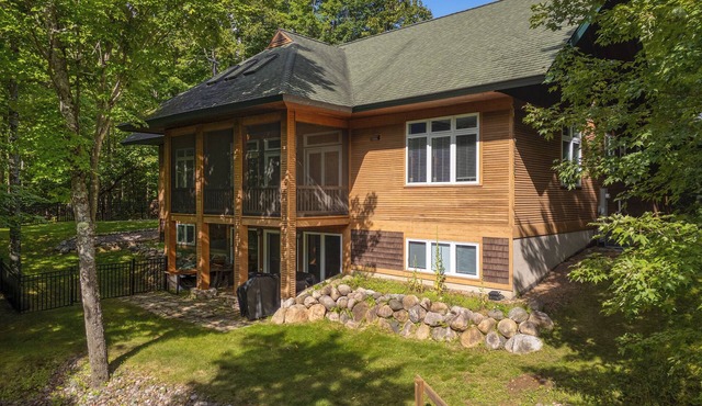 Little Martha Lakefront, Private Fenced Yard, Pool Table, AC