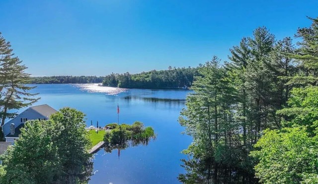 Little Sebago Lake Cottage, WiFi, AC, Dock, 5 min to Windham, 25 min to Portland