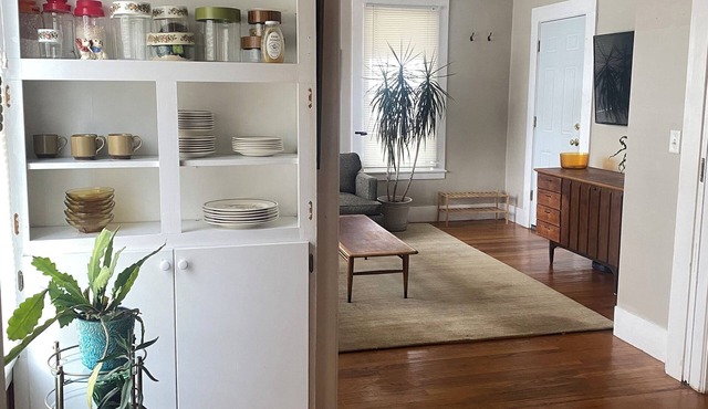 Littleton center vintage themed 1 bed 1 bath. Walk to center.