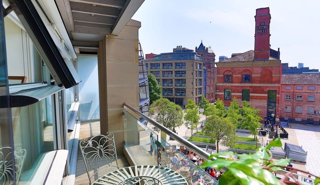 Live in Leeds Millenium Square Apartment