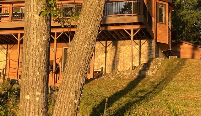 Live the lake life! Fish, kayak & boating with nearby ORV & snowmobile trails!