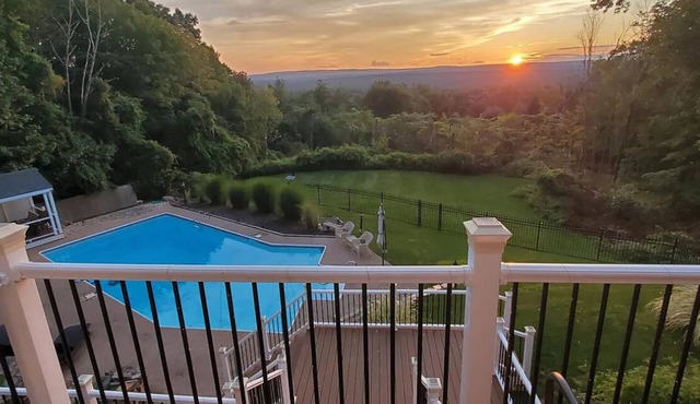 Live the life! Stunning Private Studio Guest Suite in an Avon Mountain Mansion!