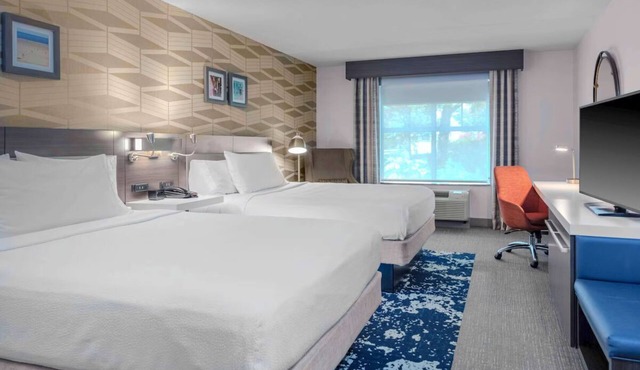 LL Bean 2 Queen Room with Pool & Gym