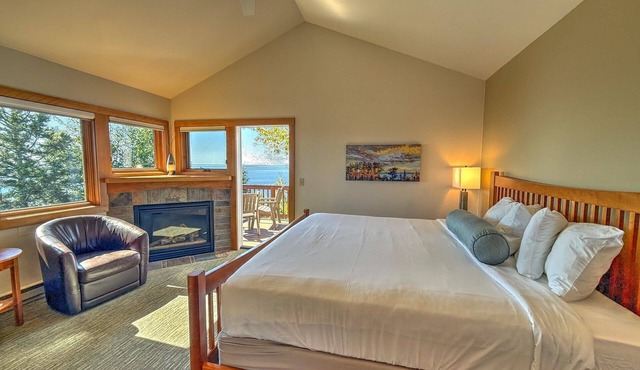 Located directly on Lake Superior, this Guestroom is ideal for couples.
