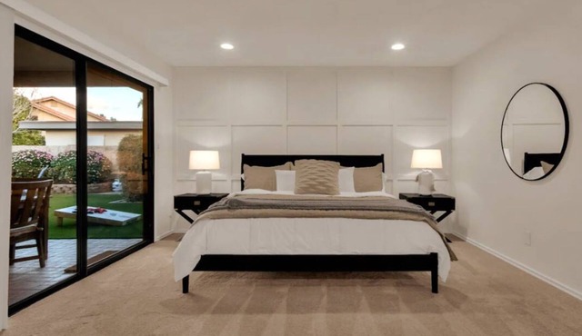 Location! Golf Spa Shopping Stay in the heart of Scottsdale!