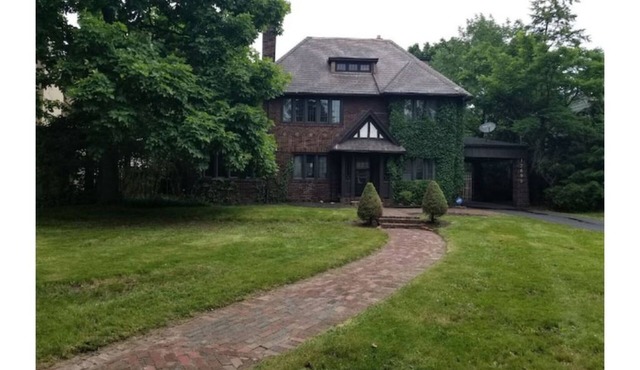 Location! Location! Location! Old World Charm 7bed