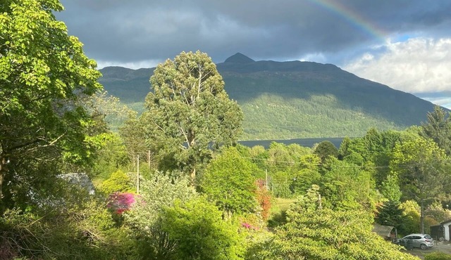 Loch Lomond holiday cottage, stunning views, weekly discounts available