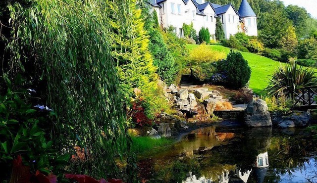 Loch Ness Lodge