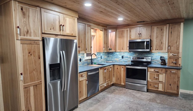 Lodge on 1/2 acre minutes from 5 Marinas with Direct Lake Erie Access