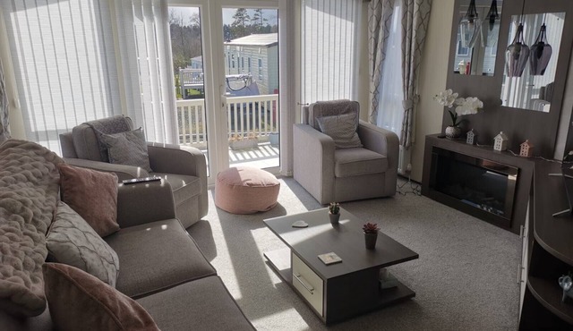 Lodge sleeps 4, 2 beds 2 bathrooms