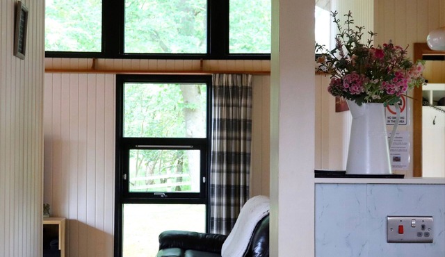 Lodge With Hot Tub & Outdoor Dining, Pet Friendly