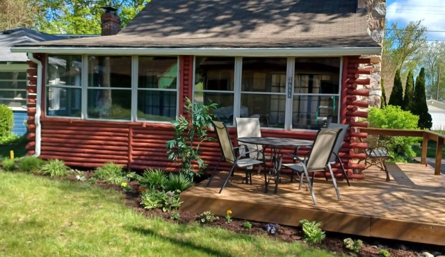 Log Cabin-North Lakeport- 200 Foot Stroll to Lake Huron Beach. Pet Friendly