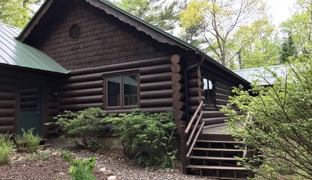 Log cabin on private 3 acre lot! Spacious Yard!