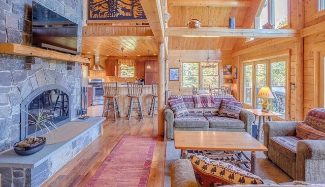 Log Cabin Retreat in the White Mountains