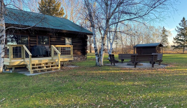 Log Home! Heated Garage! In town Warroad, MN. Close to Hockey Arenas & Fishing!