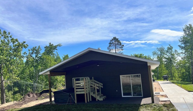 Lost Lake Moonlight Cabin-Lake Front 2BD 1 Queen sofa bed 2Bath - ADA - hot tub