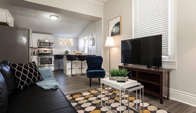 Louisville Dream House 4BR 2BA by CozySuites