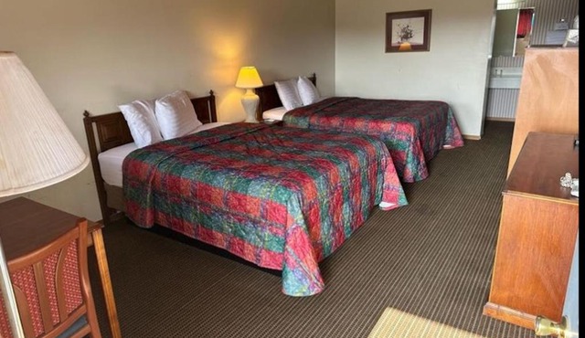 Love Hotels Western Holiday by OYO at Harlan Lake NE