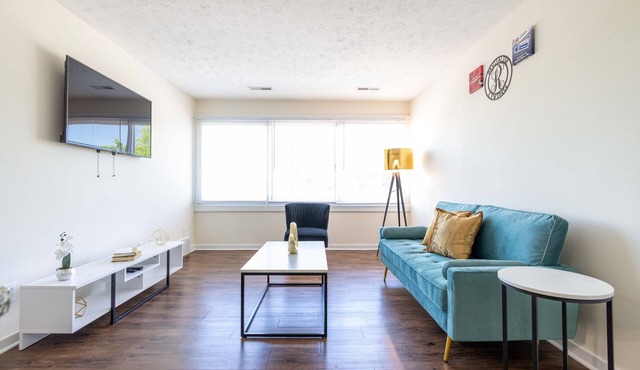 Lovely 1 Bed Unit w/Free Parking on the Premises