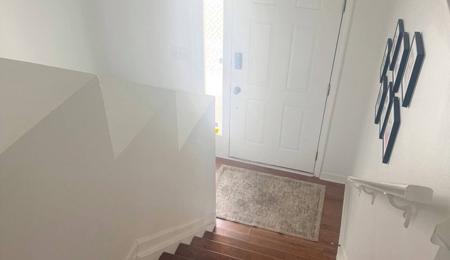 Lovely 2-bedroom townhome with AC in peaceful Indianapolis