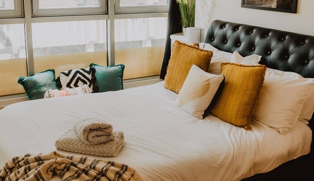 Lovely Bohemian Apartment in Heart of City Life