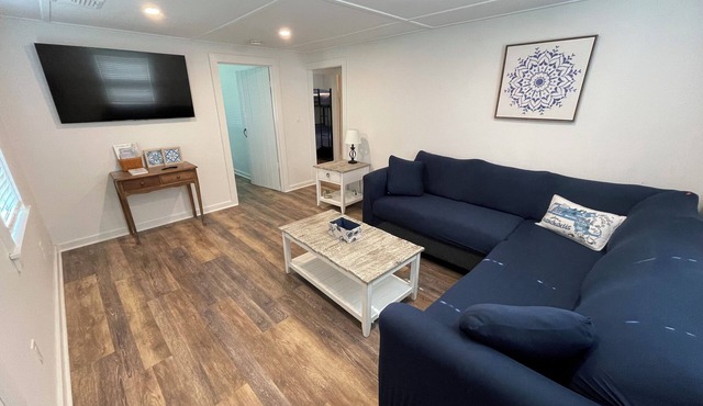 Lovely Cape Cottage 2 bedroom with private beach and central air.