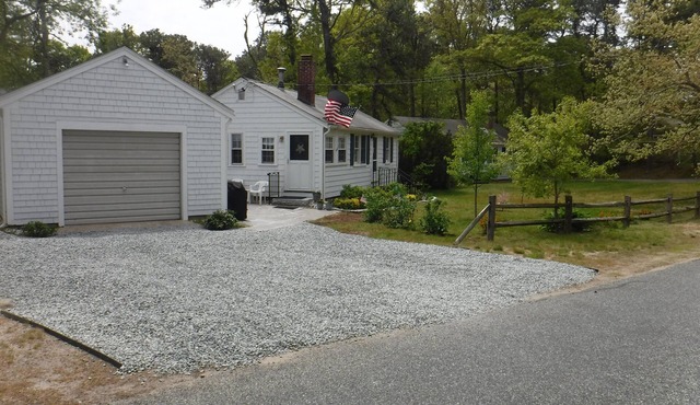 Lovely Cottage With Private Yard Close to Dennis Shopping and Dining (2244)