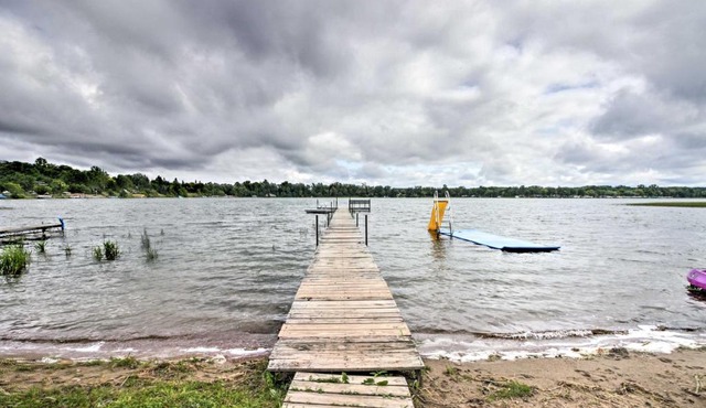 Lovely Lake Cabin: Boat Rentals & On-Site Bar