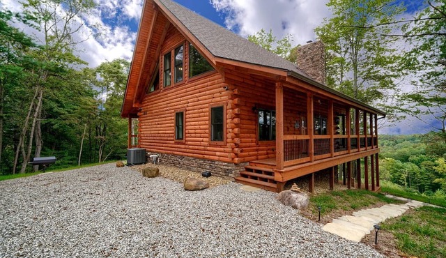 Lovely Logan Log Cabin Retreat for Family and Group Glamping in Ohio