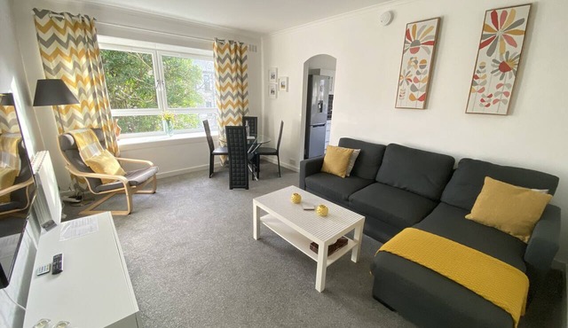 Lovely Modern 1 bedroom apartment - Sleeps up to 4 guests