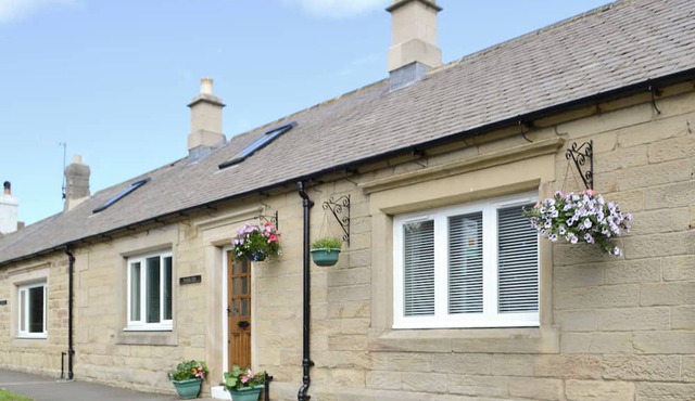 Lovely property with an open staircase leading to 2 bedrooms and a bathroom.
