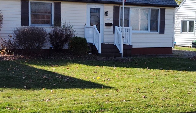 Lovely remodeled 3 bedroom 1 and a half bath Cape Cod in Hamburg New York.