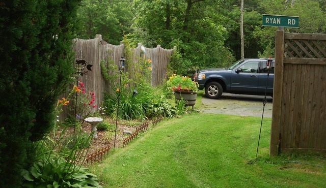 Lovely rental in tranqil setting, minutes from Plum Island & NBPT