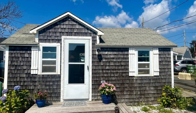 Lovely studio steps to the beach in Dennis port