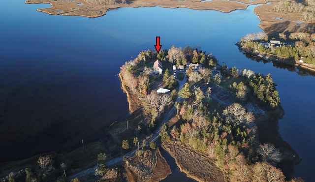 Lovely waterfront home located on Little River Estuary