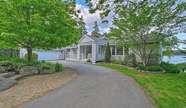 Lovely Waterfront Owls Head Home w/Own Beach