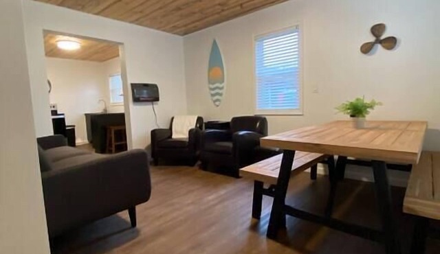 Ludington Ave Suite 3-Blocks from downtown!