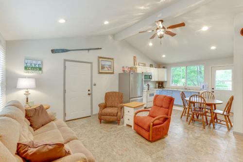 Ludington Cottage w/Lake Views & Boat Parking