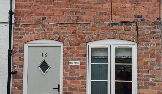 Ludlow centre, period town cottage with pet friendly garden & free parking