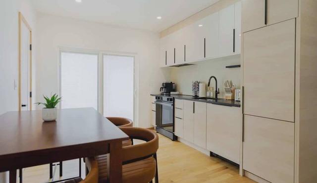 Lux 3BD Minutes Walk to Airport