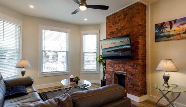 Lux home - Overseeing Downtown - Bike trail