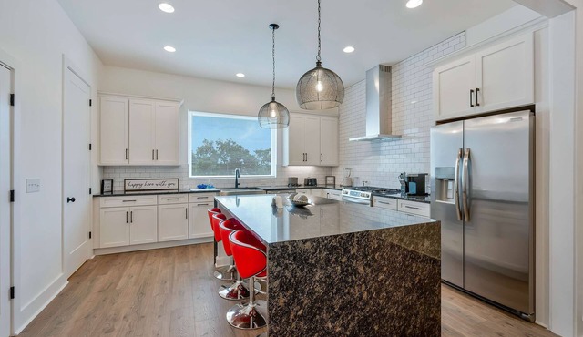 Lux Home W/Rooftop Close to Downtown!