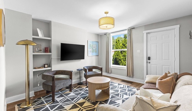 LUX Newly Renovated Home Walk to German Village