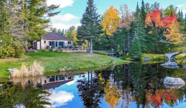 Lux Waterfront Cottage at FarAway Pond