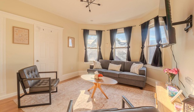 LUXE 4BDR/2BA Near Boston- T-Station & Encore Casino